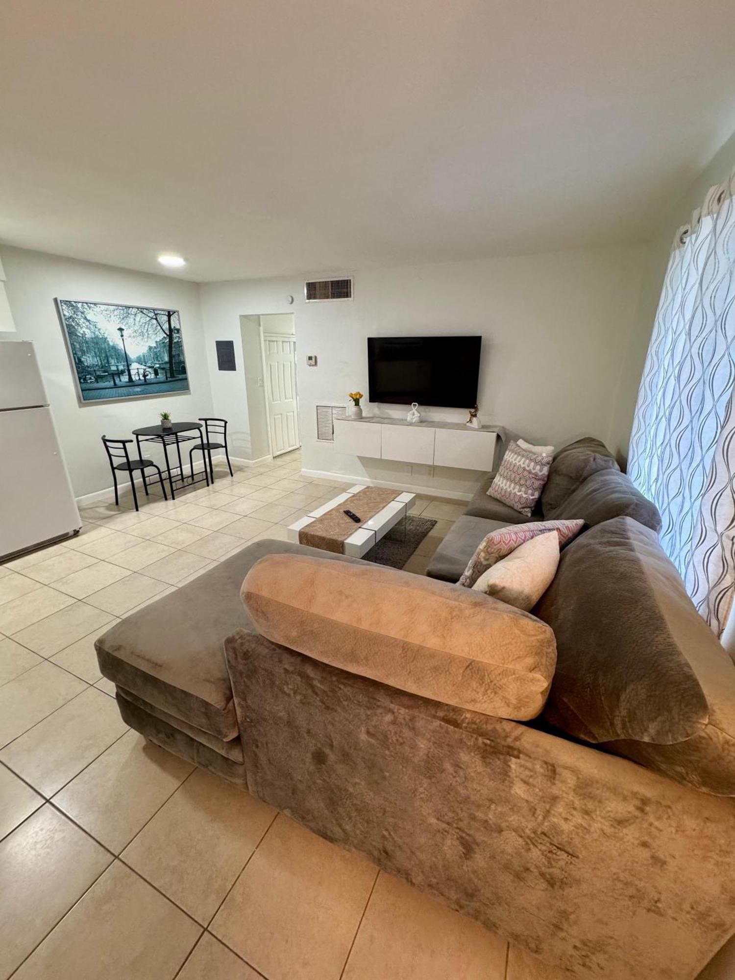 Apartment In Hollywood Close To Beach & Shops 101 Exterior photo