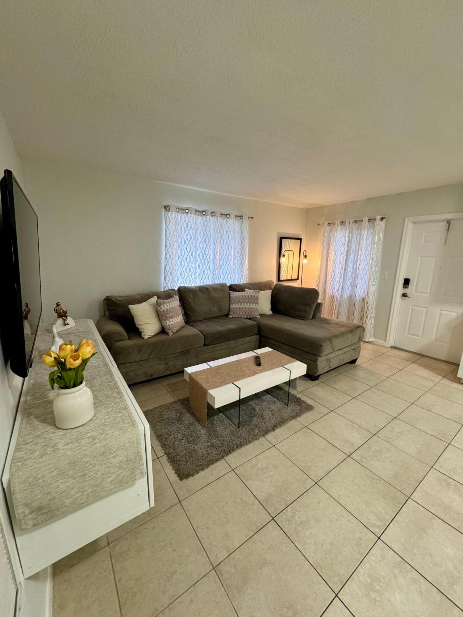 Apartment In Hollywood Close To Beach & Shops 101 Exterior photo